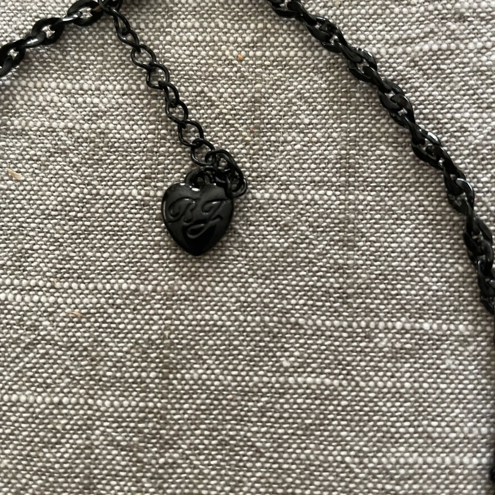 Betsey Johnson necklace - Picture 8 of 8